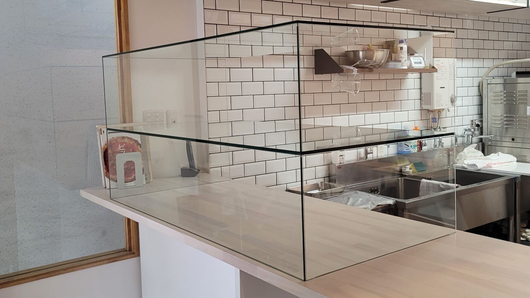 ピザ屋の店舗内ガラスショーケース